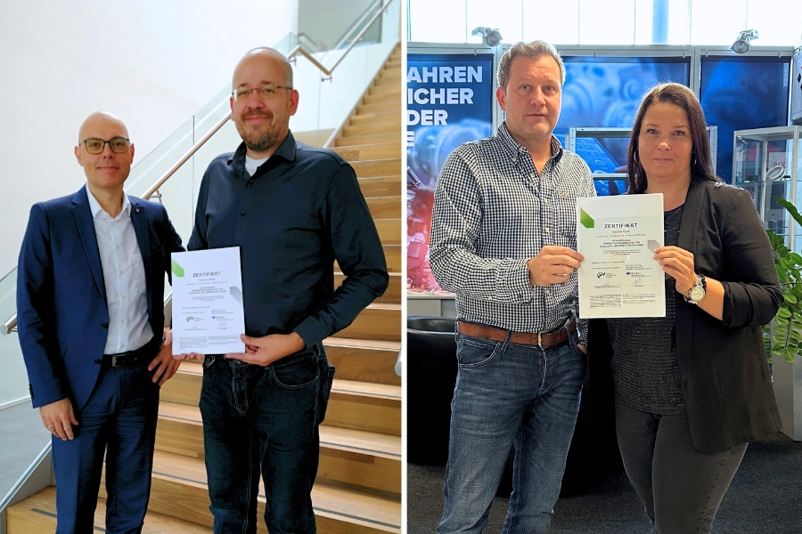 Die zwei qualifizierten Abnahmeprüfer mit ihrer Urkunde. Nebenbei jeweils der Teamleiter.